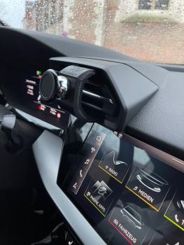 Preview: RS-Mount, fahrzeugspezifischer Handyhalter passend für Audi A3-S3-RS3 8Y ab Baujahr 2020, Made in Germany